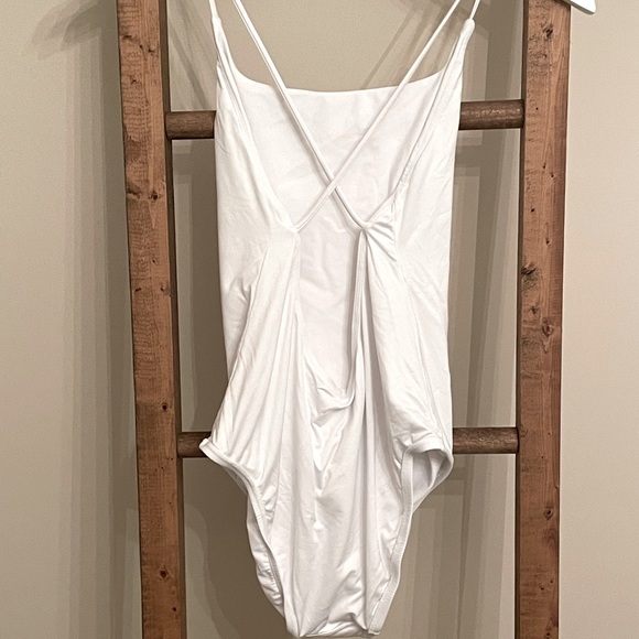 Lole Calayan One Piece Swimsuit White Medium - Picture 7 of 8